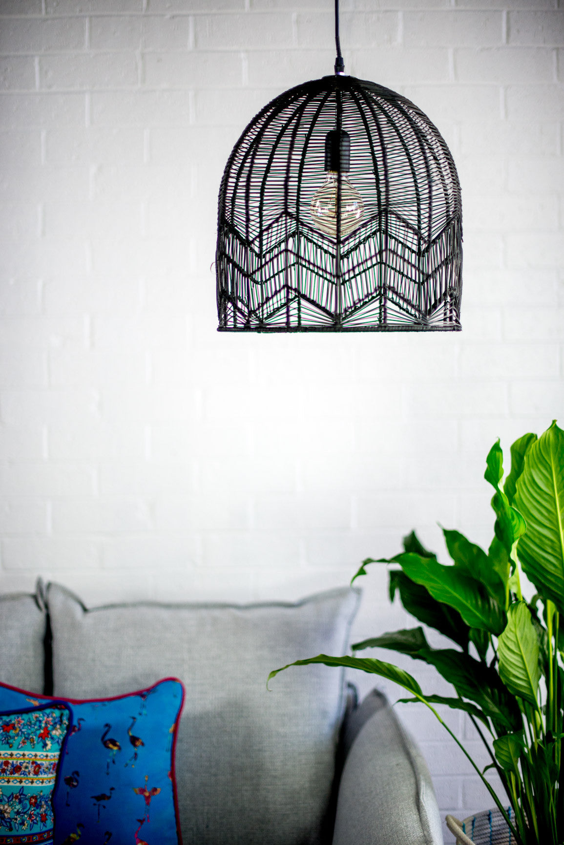 LACE RATTAN PENDANT BLACK